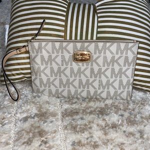 MK wristlet